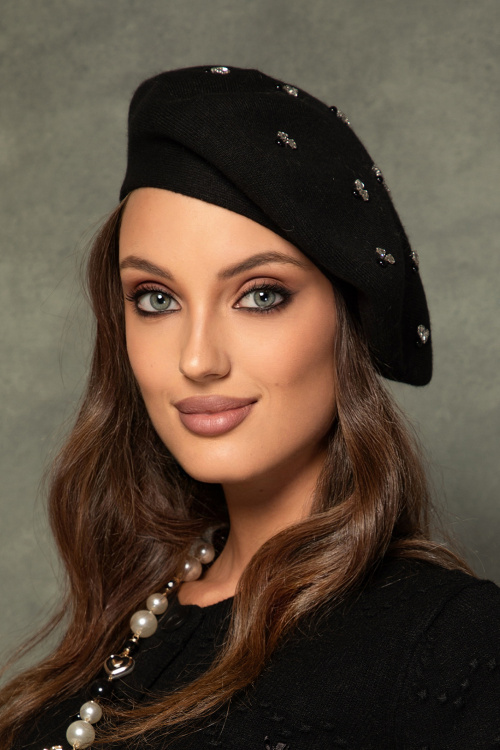 Черна барета с кристали