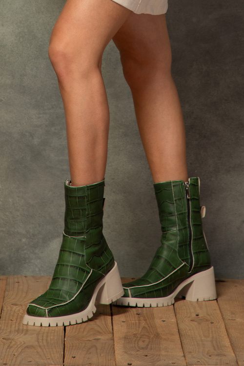 Боти в зелено с кроко ефект от 100% естествена кожа