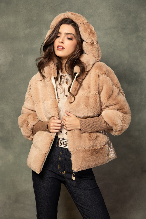 Бежово комбинирано яке с еко косъм