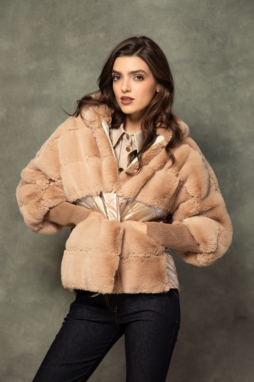 Бежово комбинирано яке с еко косъм