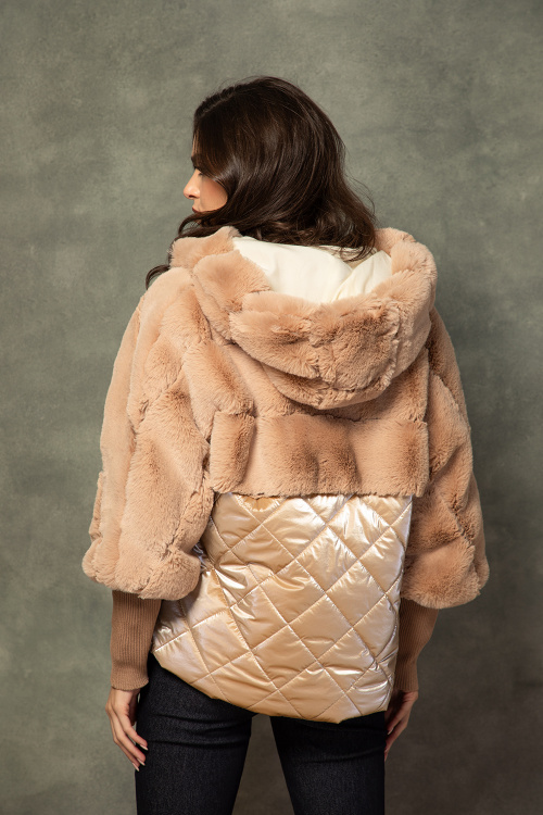 Бежово комбинирано яке с еко косъм