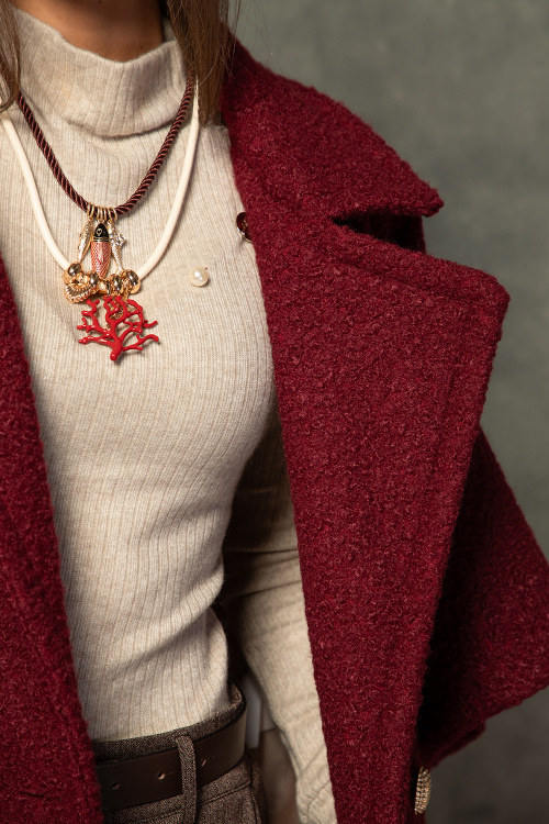 Палто от букле в вишнево