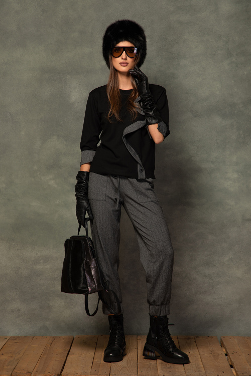 Блуза с маншет и 3Д роза