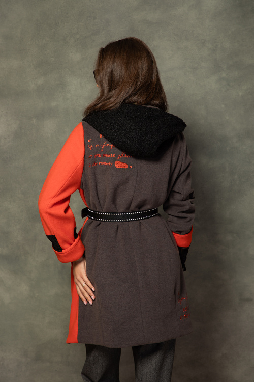 Двуцветно палто с качулка