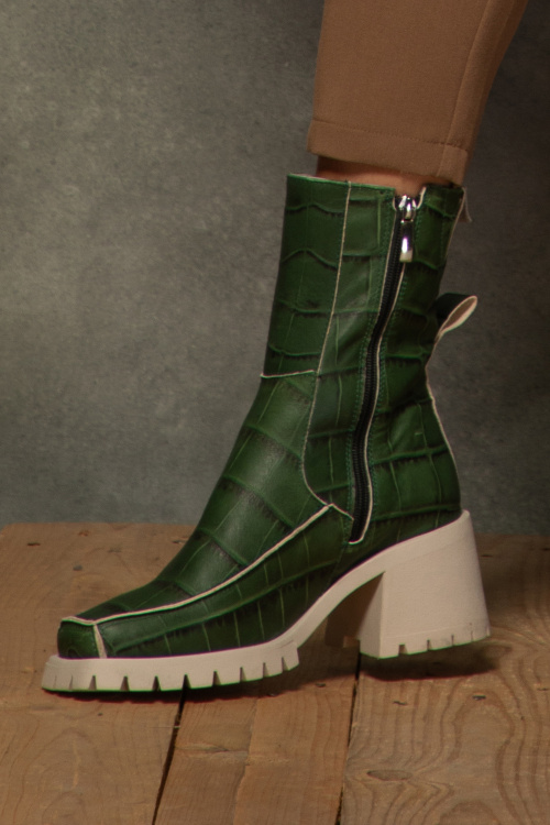 Боти в зелено с кроко ефект от 100% естествена кожа