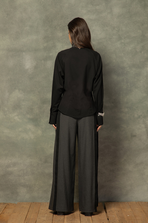 Двуцветна риза с чупки на гърба