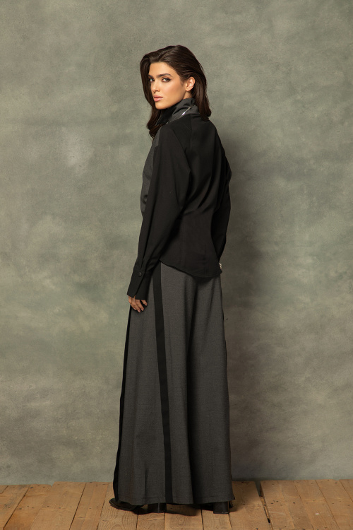 Двуцветна риза с чупки на гърба