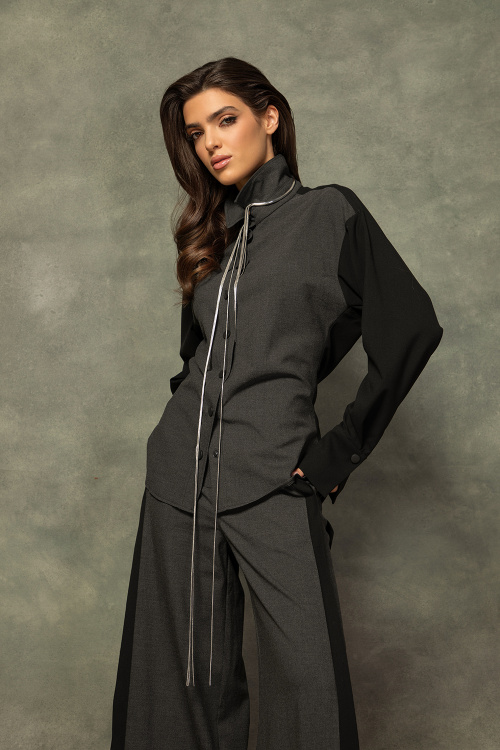 Двуцветна риза с чупки на гърба