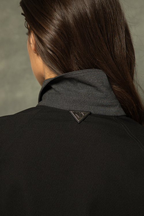 Двуцветна риза с чупки на гърба