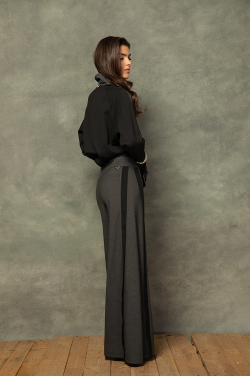 Разкроен панталон с черни кантове