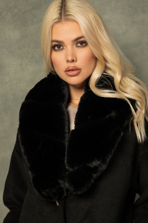 Кашмирено палто с подвижна яка от еко косъм