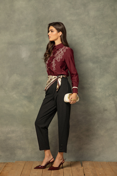 Класическа риза с бродерия в бордо