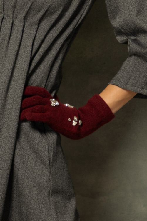 Топли ръкавици с кристали в бургунди