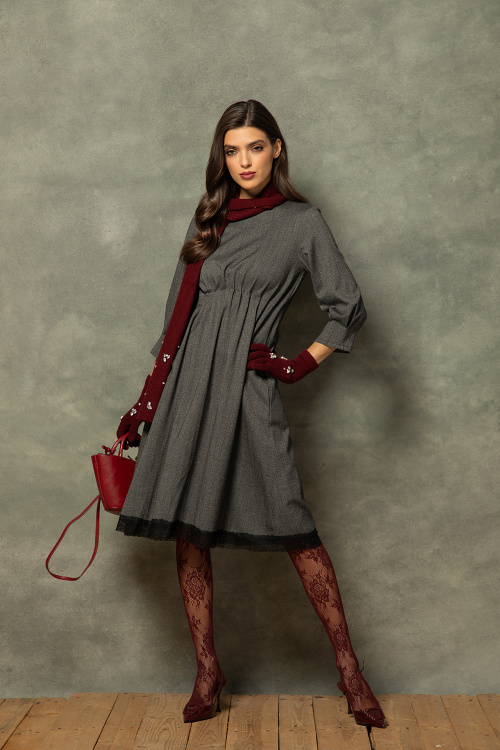 Топли ръкавици с кристали в бургунди