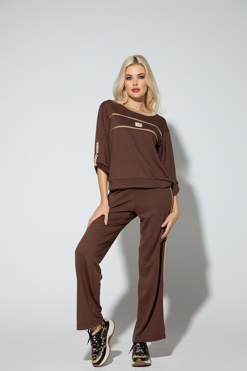 Свободен сет от панталон и блуза с апликация