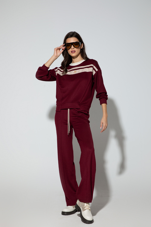 Сет от панталон и блуза с кантове в бордо