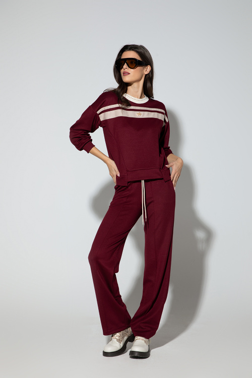 Сет от панталон и блуза с кантове в бордо