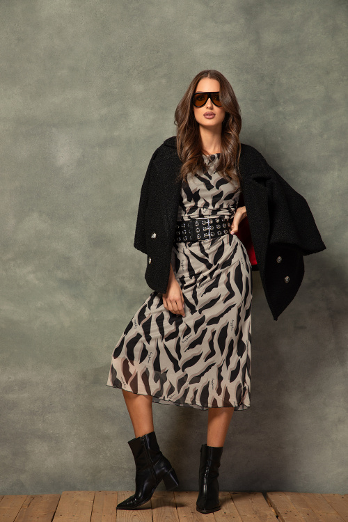 Широк черен колан с капси