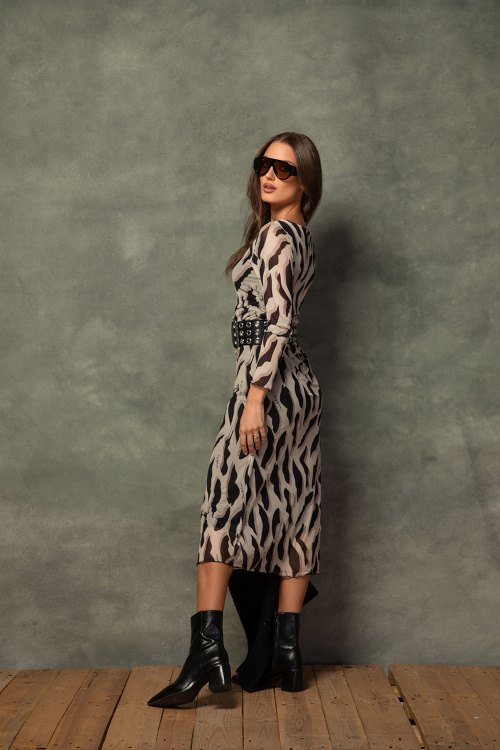 Широк черен колан с капси