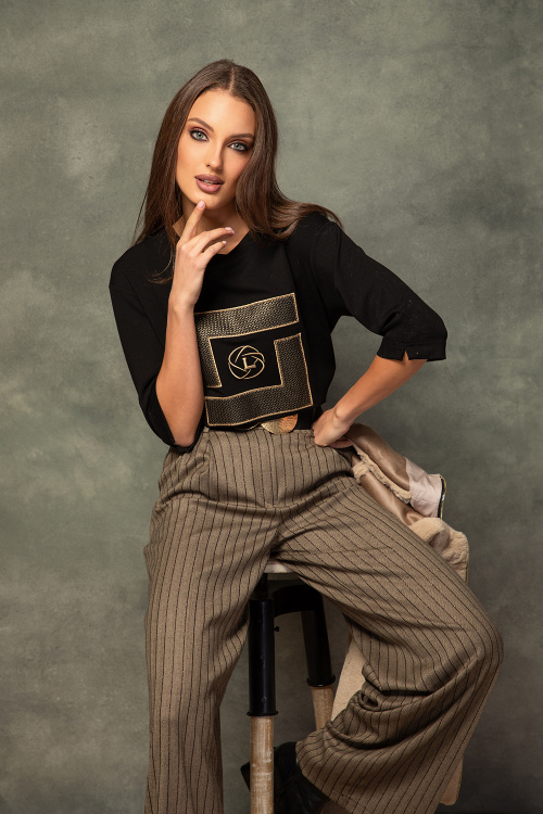 Блуза с апликация лого