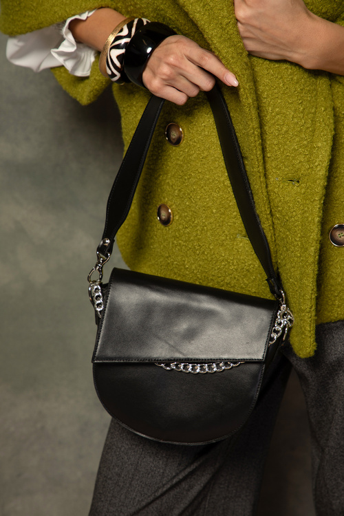 Елегантна черна чанта от 100% естествена кожа