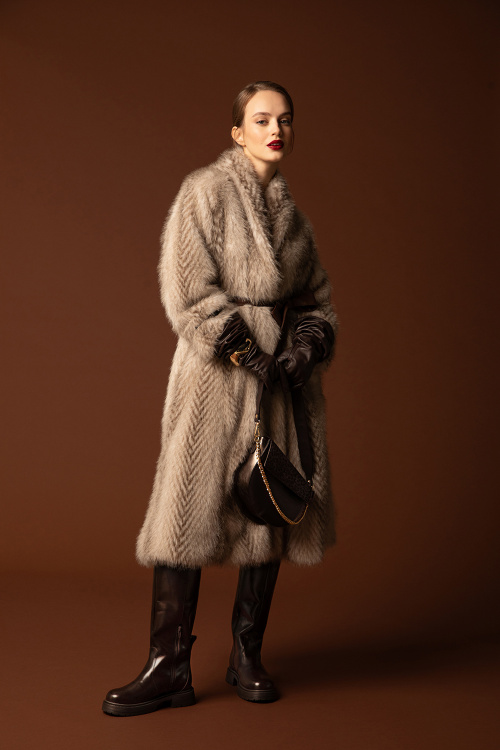 Дълго палто от еко косъм и подвижен колан