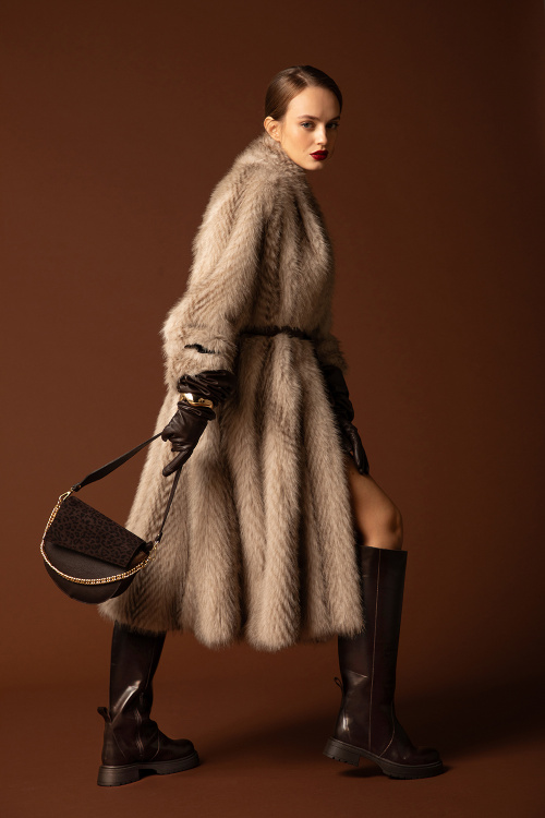 Дълго палто от еко косъм и подвижен колан