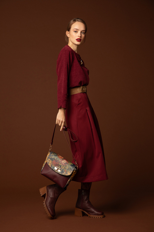 Пола панталон с плохи в бургунди