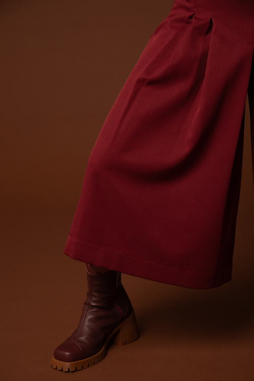 Пола панталон с плохи в бургунди