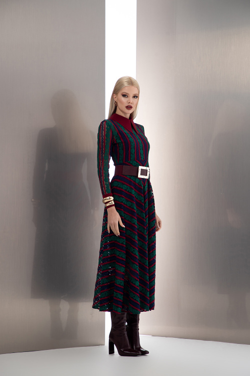 Дълга рокля от дантела в райе