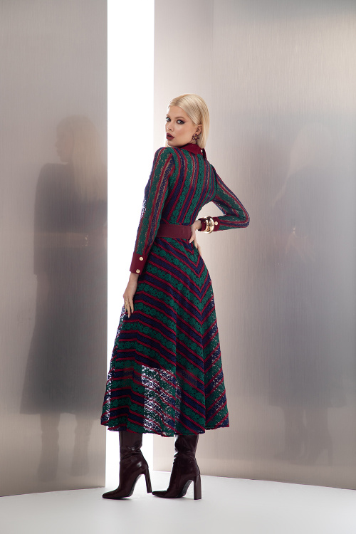 Дълга рокля от дантела в райе