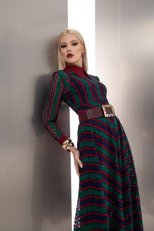 Дълга рокля от дантела в райе