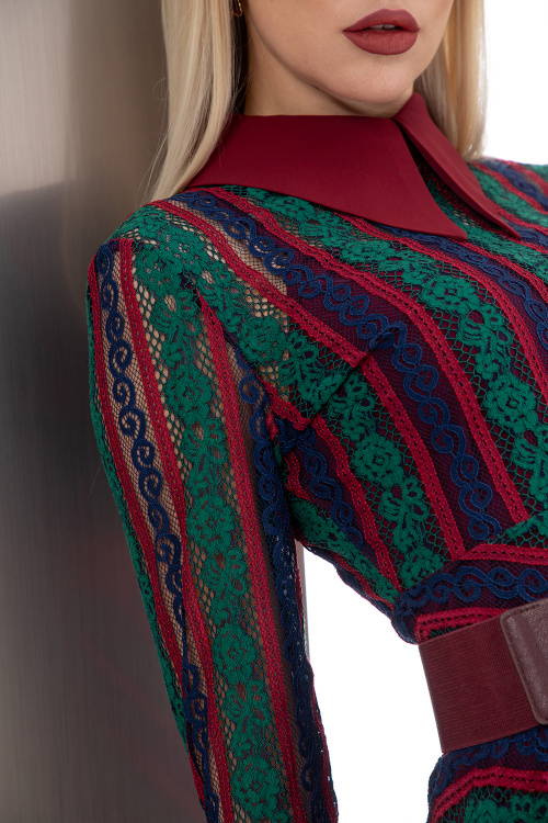 Дълга рокля от дантела в райе