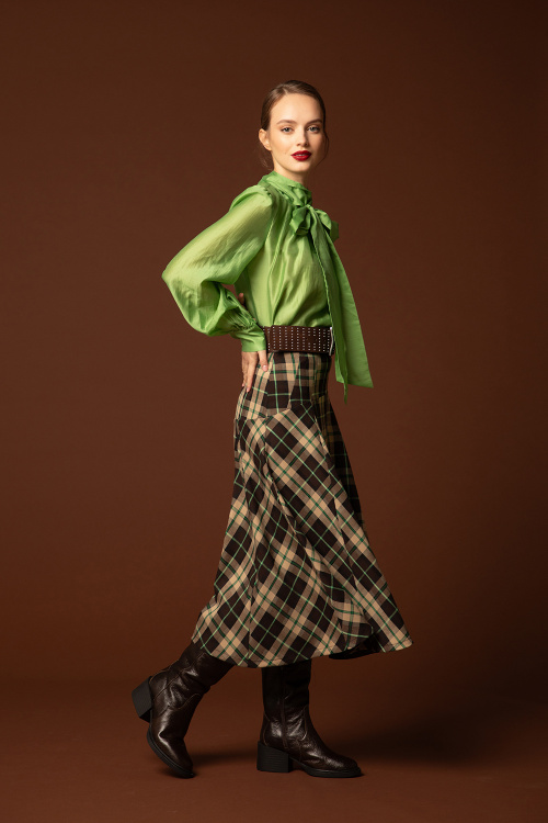 Широк кафяв колан с метални елементи