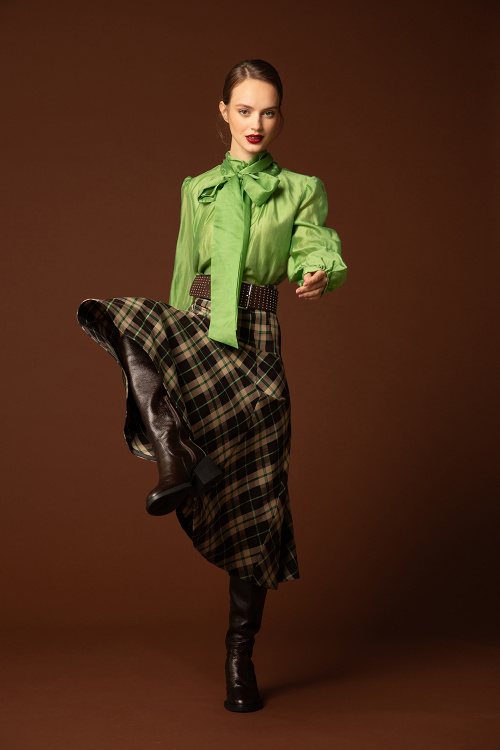 Широк кафяв колан с метални елементи