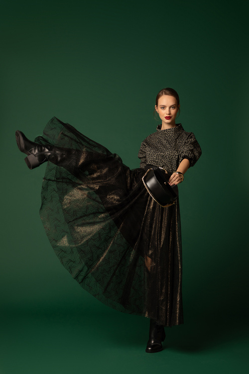 Тюлена пола с мокър ефект