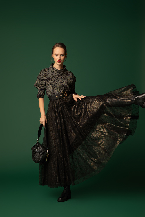 Тюлена пола с мокър ефект