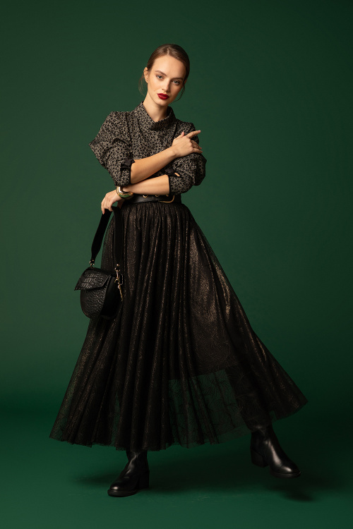 Тюлена пола с мокър ефект