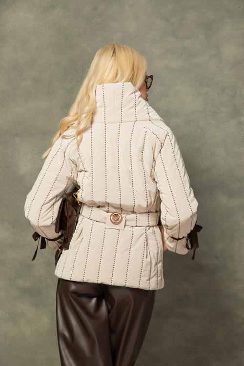 Ватирано яке в екрю с акценти