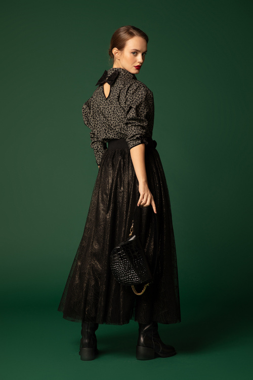 Тюлена пола с мокър ефект