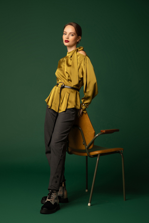 Сатенирана блуза с пандела