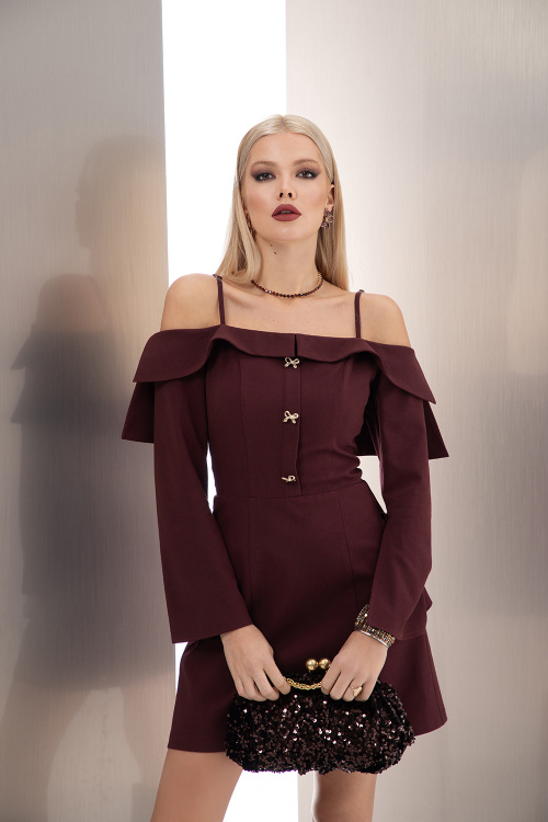 Къса рокля с отворени рамене и яка