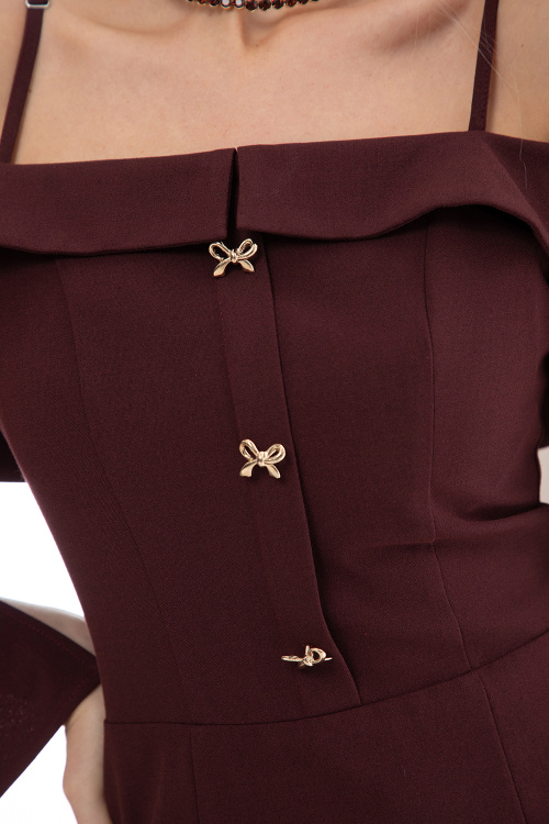 Къса рокля с отворени рамене и якаКъса рокля с отворени рамене и яка