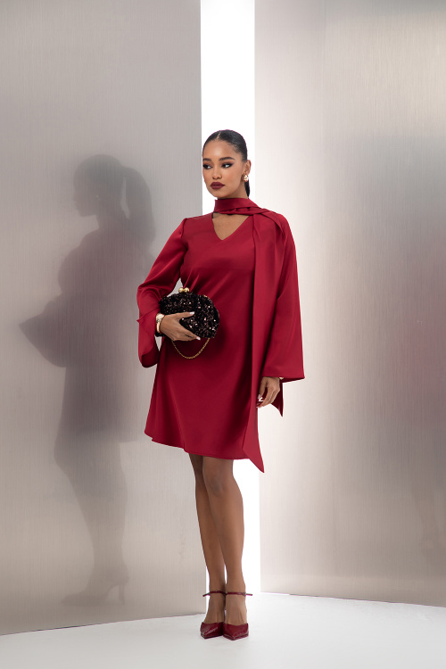 Сатенирана рокля с шал яка