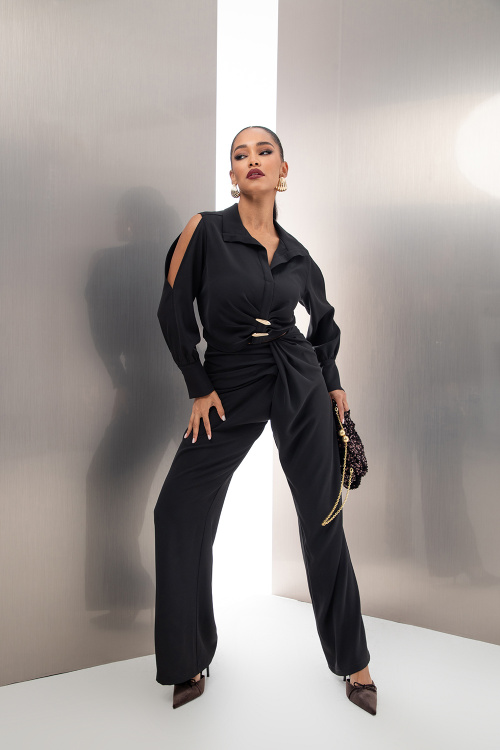 Панталон с асиметрична част в черно