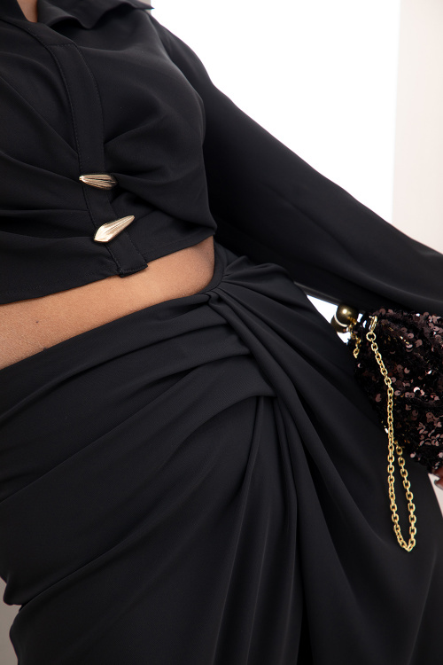 Панталон с асиметрична част в черно