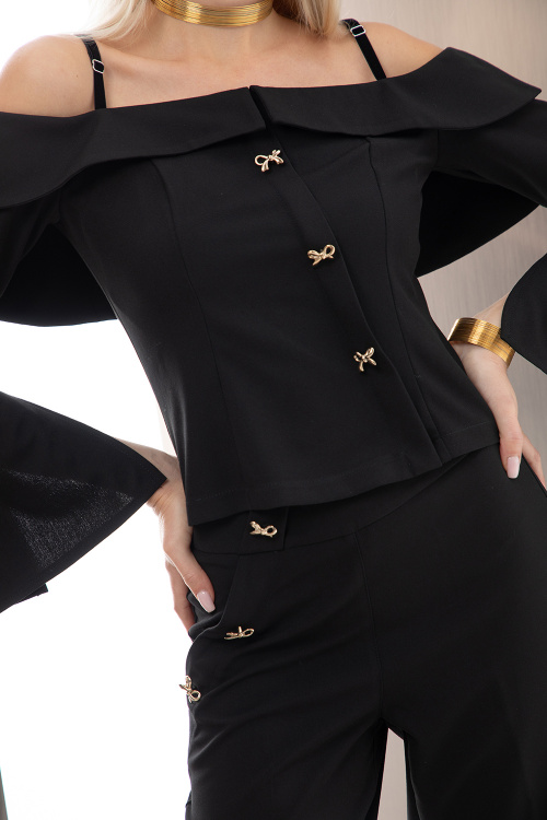 Блуза с отворени рамене и яка в черно