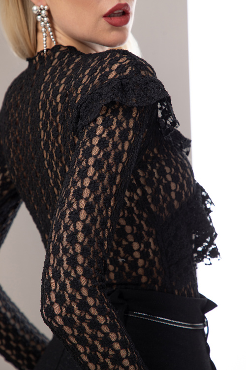 Блуза от дантела с къдри в черно