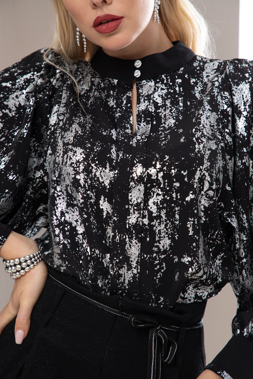 Риза с обемен ръкав в сребристо