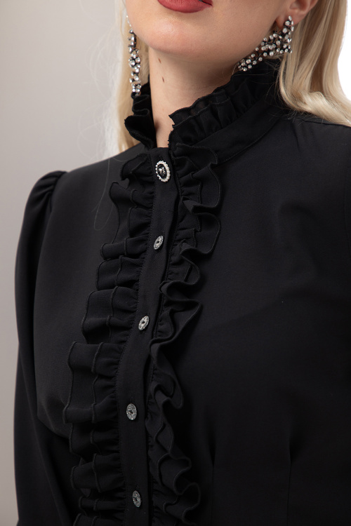 Скъсена риза с къдри и широк маншет